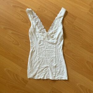 Frenchi tank top with lace detailing